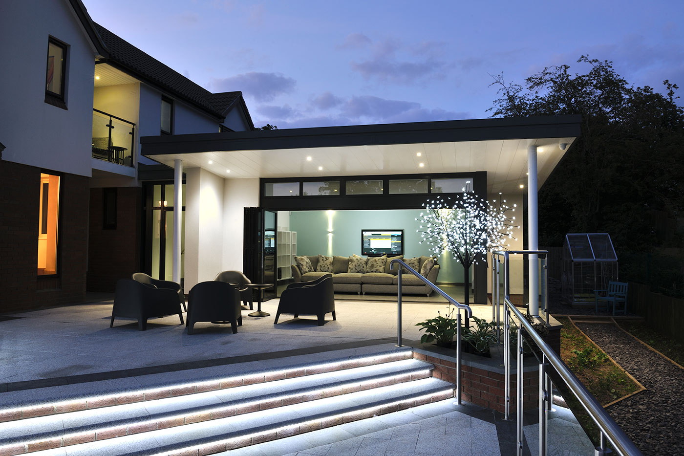 House with Aluminium Sliding Door